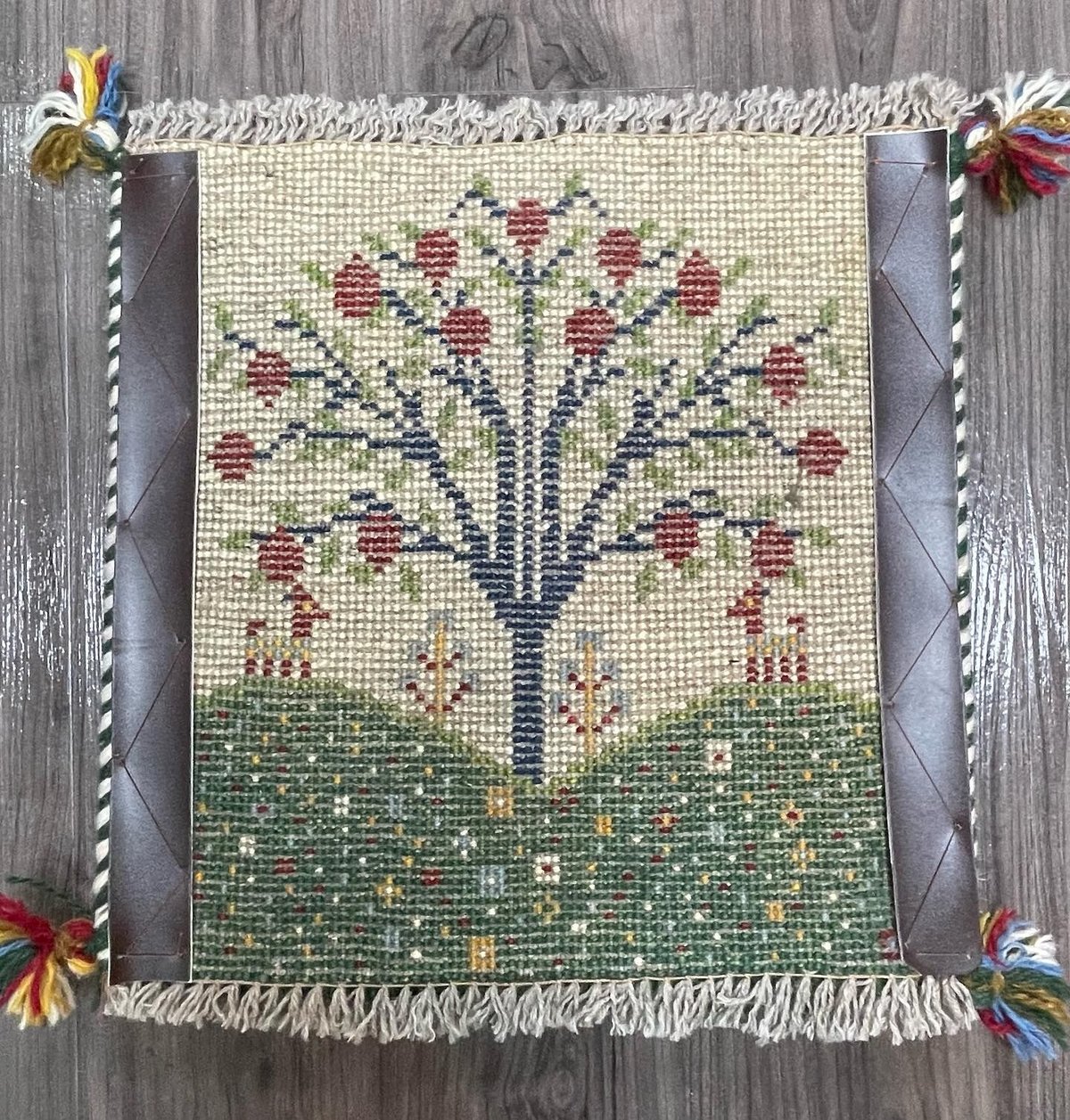 新品　ペルシャ絨毯　手織り　ギャッベ　キャシュクリ　ナチュラル　ザクロの木 新品 ペルシャ絨毯 手織り ギャッベ キャシュクリ ナチュラル ザクロの