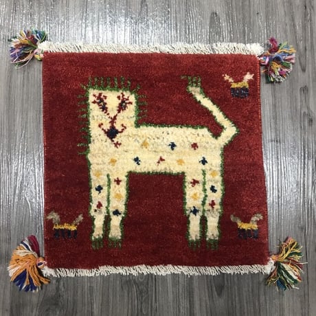 新品　ペルシャ絨毯　手織り　ギャッベ　39×40cm 茜色　ライオン