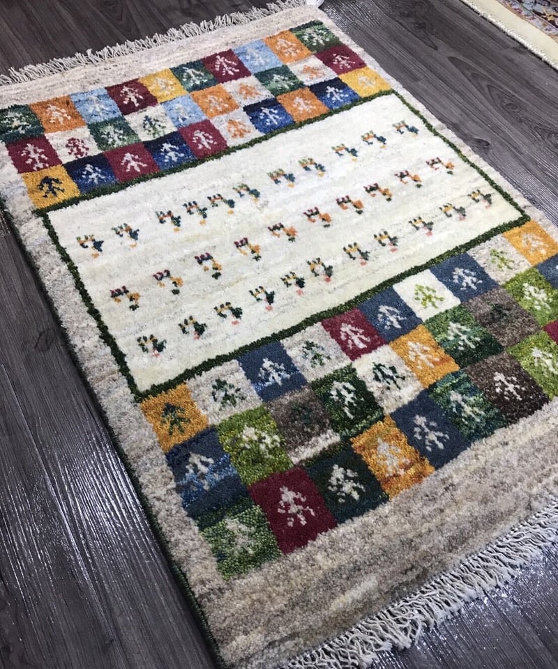 新品 ペルシャ絨毯 手織りギャッベ 89cm×63cm ナチュラル 生命の 新品 ペルシャ絨毯 手織りギャッベ 89cm×63cm ナチュラル 生命の