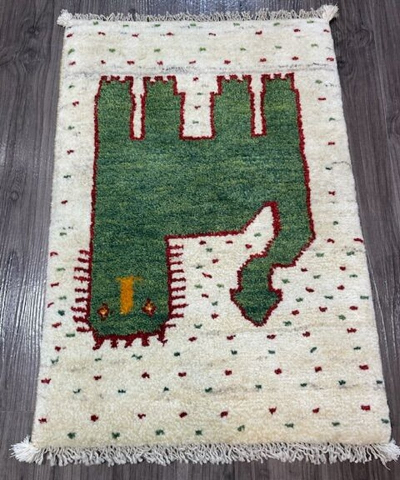 新品　ペルシャ絨毯　手織り　ヤラメ産　ライオン　緑色 新品 ペルシャ絨毯 手織り ヤラメ産 ライオン 緑色