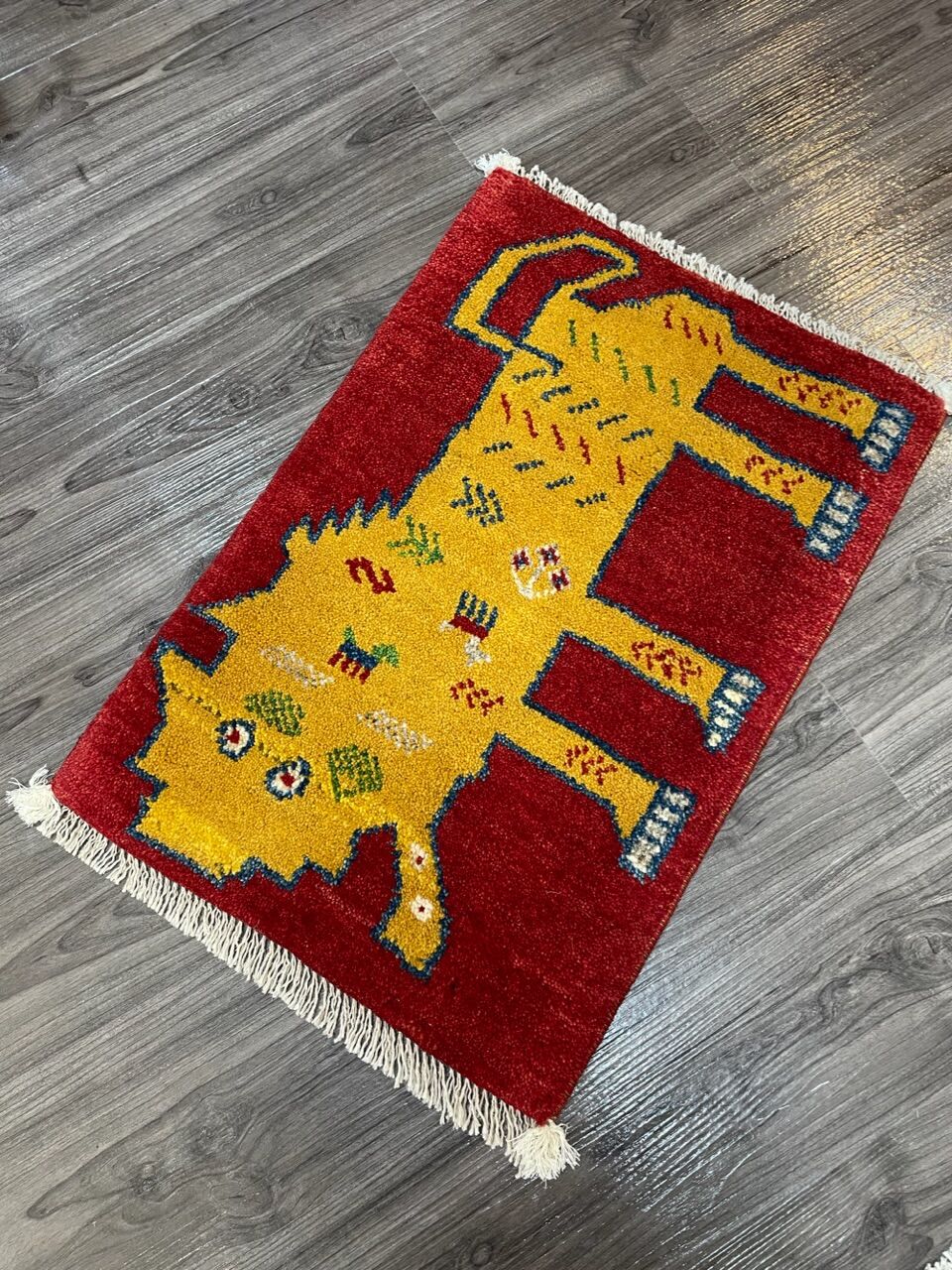 新品 ペルシャ絨毯 手織り ギャッベ 60×42cm 茜色 ライオン 山羊