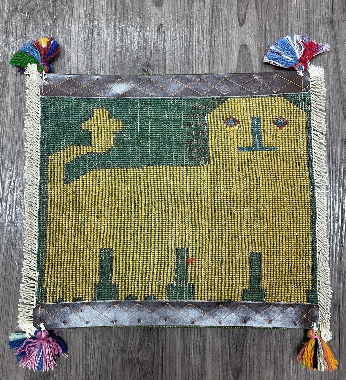 新品　ペルシャ絨毯　手織り　ヤラメ産　ライオン　緑色 新品 ペルシャ絨毯 手織り ギャッベ 43×39cm 緑 ライオン | SASANIAN
