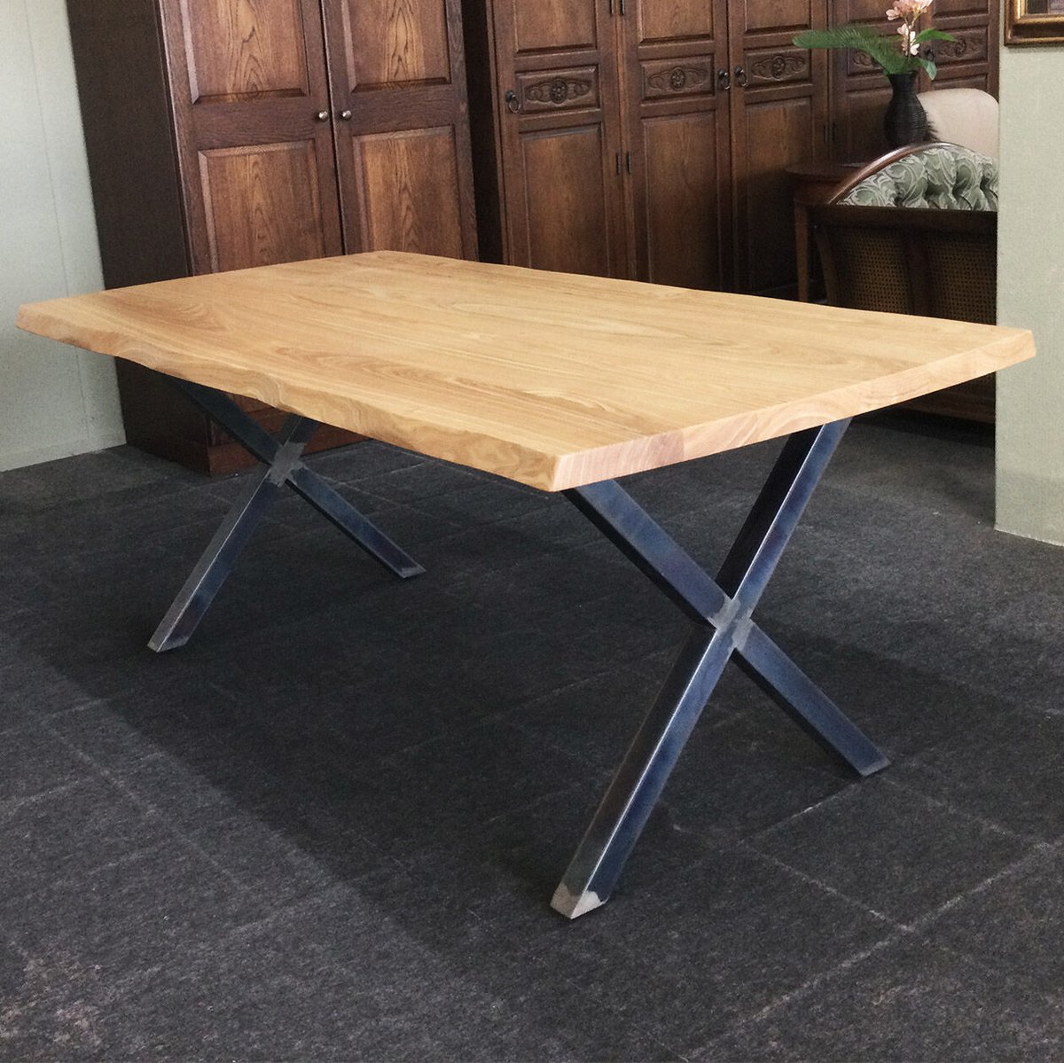 北海道産 タモ無垢材・アイアン脚ダイニングテーブル = 新品 北海道産 タモ無垢材・アイアン脚ダイニングテーブル = 新品