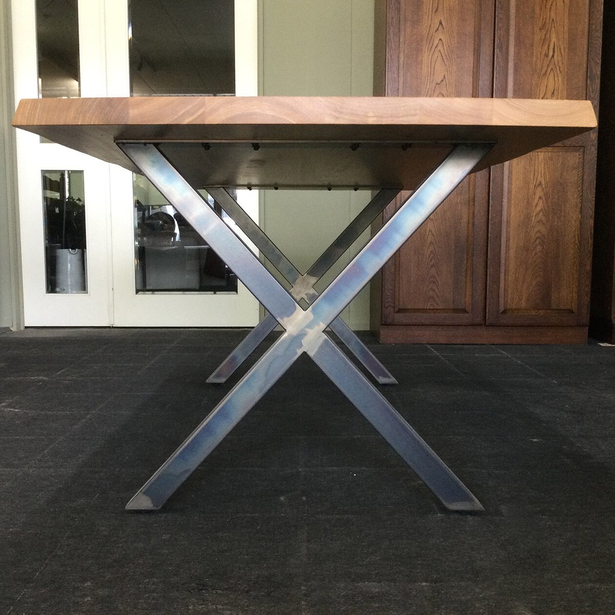 北海道産 タモ無垢材・アイアン脚ダイニングテーブル = 新品