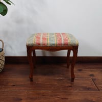 ウィリアム・モリス生地の丸椅子[C] | FUJIWAKAYAMA