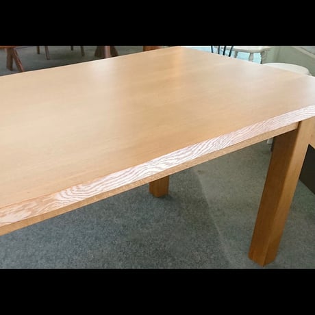 ＜柏木工＞ 国産ナラ無垢材のダイニングテーブル (新古品)