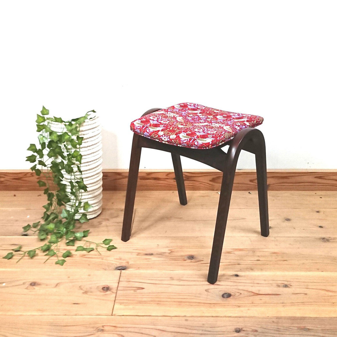 秋田木工＞ ''美脚''曲げ木スツール・ブナ材 | FUJIWAKAYAMA