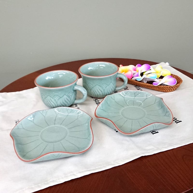 セラドン焼(タイ青磁)蓮柄ポット&ティ－カップセット