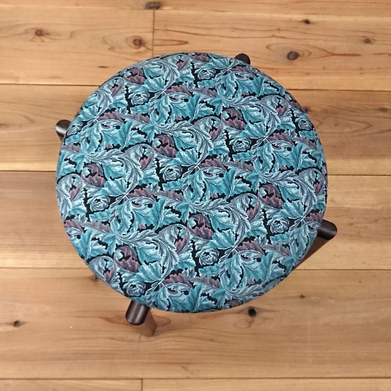 ウィリアム・モリス生地の丸椅子[C] | FUJIWAKAYAMA