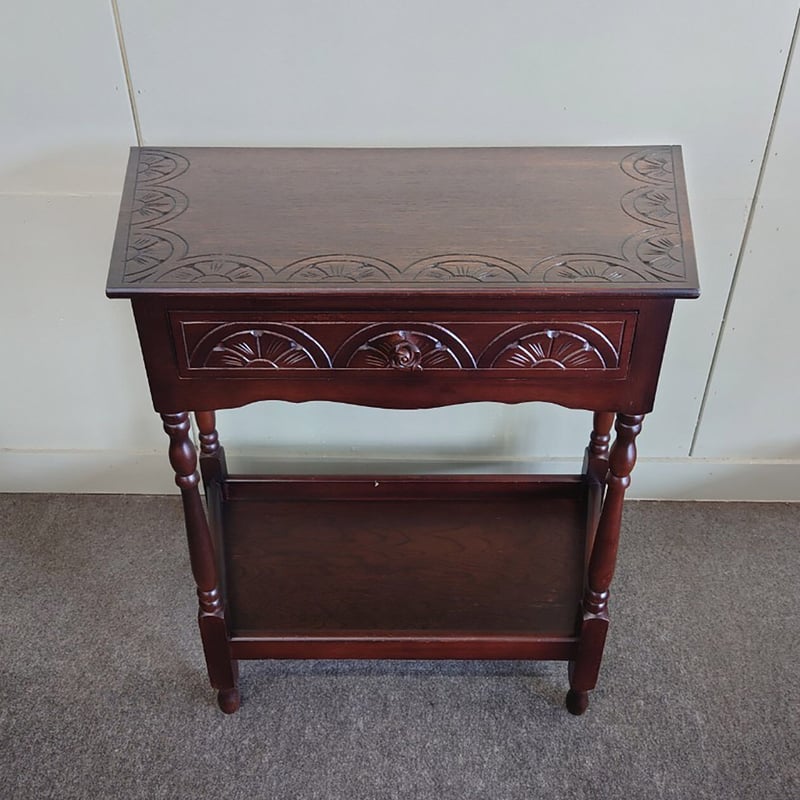 イギリスビンテージ　コンソールテーブル　サイドテーブル　引き出し付き 英国で見つけた引き出し付きのアンティークコンソールテーブル（サイド