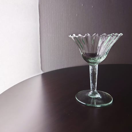 スリムなデザートグラス