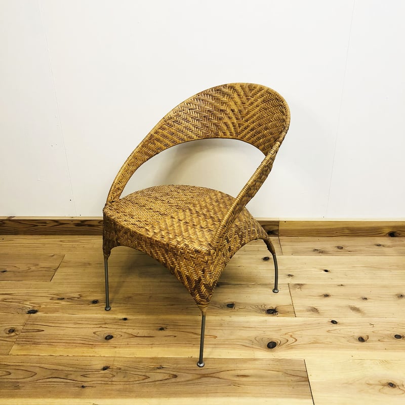 【アンティーク】籐 家具 ラタンチェア サイド棚付 ビンテージ椅子でエンジョイ