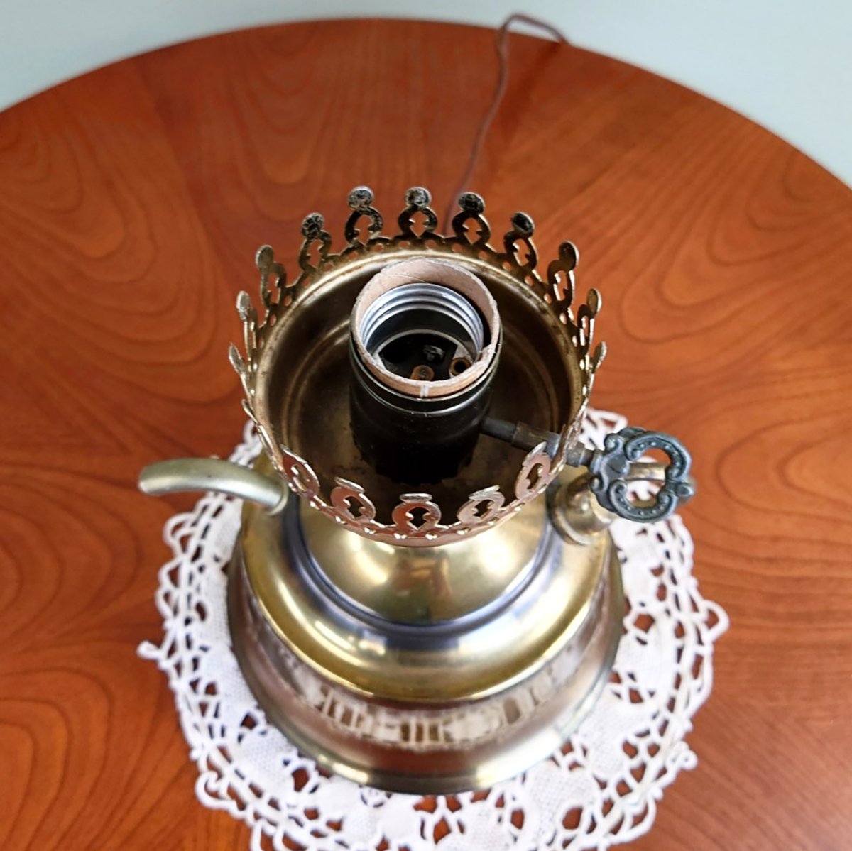 レア ミルクガラス ダイヤ柄 テーブルランプ レア ミルクガラス ダイヤ柄 テーブルランプ