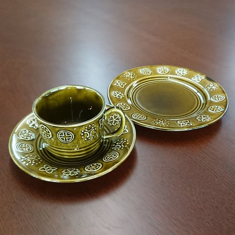 イギリス製ヴィンテージ＜LORD NWLSON POTTERY ＞カップ＆ソーサーとケーキ皿のセット(グリーン) - 未使用 -