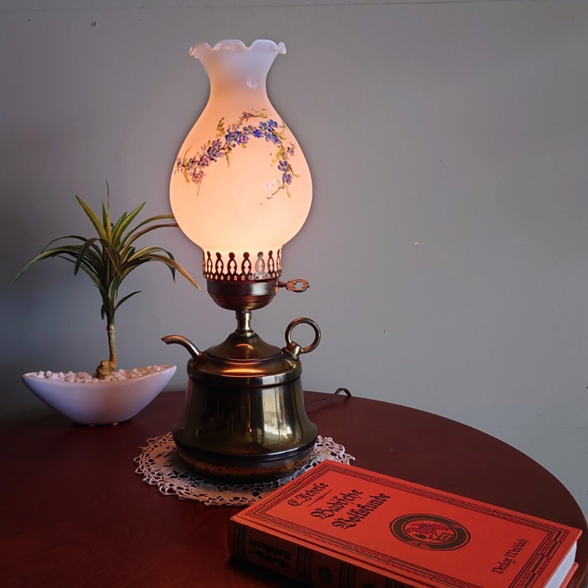 すぐ使えます　antique milk glass lamp アンティーク すぐ使えますantique milk glass lamp アンティーク