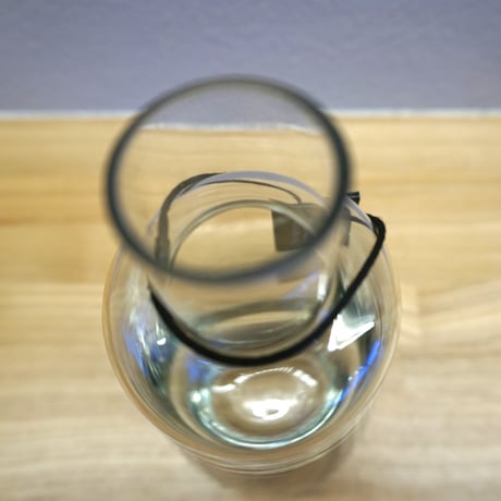 ガラスボトル D
