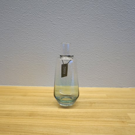 ガラスボトル D