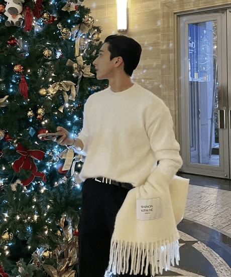 Minimal shaggy knit