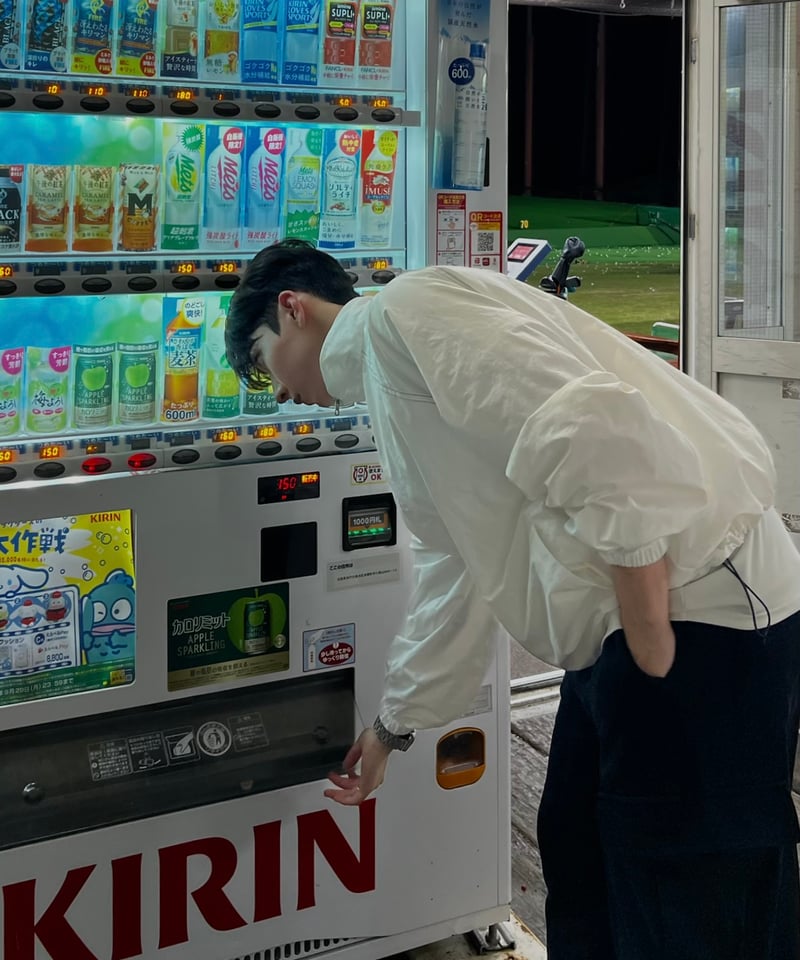 Saint logo nylon jacket | 韓国現地メンズカジュアルAttract Lite