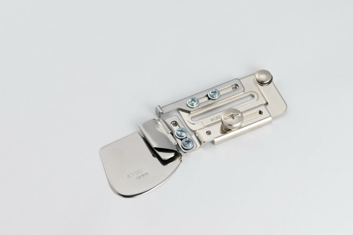 新品未使用 HIMANI ステッチ 上下セット L スイセイ P723 【左右ガイド付きステッチ押え金】 ミシン・縫製