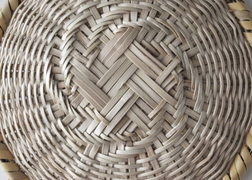 長野戸隠 根曲り竹蕎麦ざる 小ｻｲｽﾞφ直径23cm からむし紐付き | nuukの森