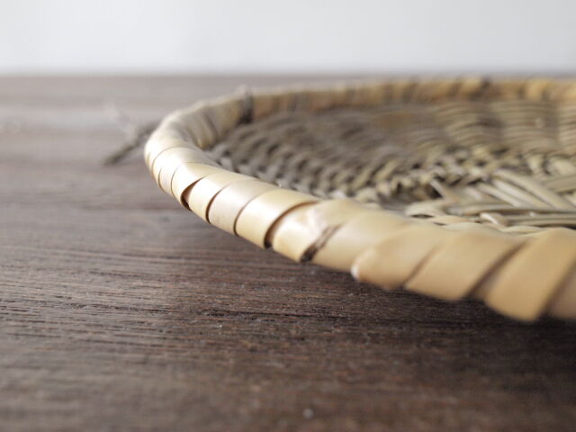 長野戸隠 根曲り竹蕎麦ざる 小ｻｲｽﾞφ直径23cm からむし紐付き | nuukの森