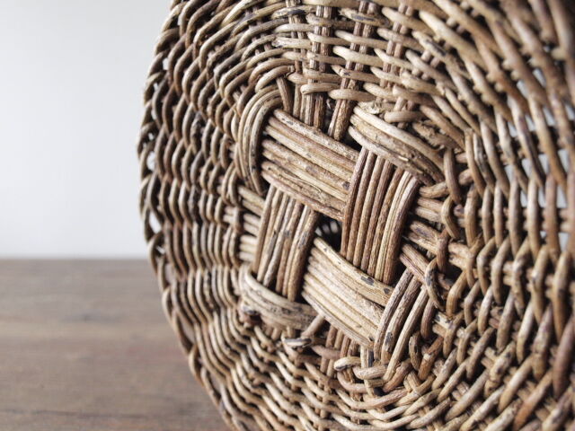 日本産あけび蔓　楕円形バスケット　収納 あけびかご三久工芸あけび蔓細工すかし編み楕円バスケット 長野県野沢