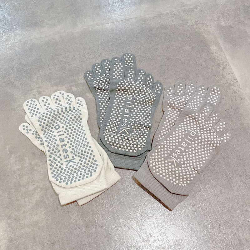 ピラティス リントスル ウェア 靴下 ボトル プロテイン マシンピラティスにピッタリ！ピラティスウエア(服装)の選ぶ6つの