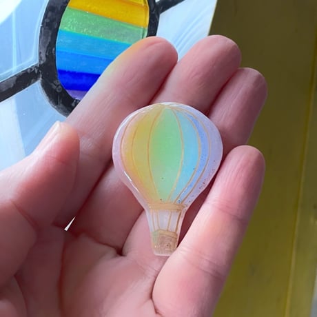 気球のブローチ☆ご注文前に在庫があるかメールでお問い合わせください