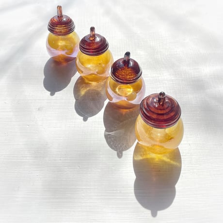 ドングリのインクウェル