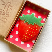 いちごのブローチ☆ご注文前に在庫があるかメールでお問い合わせください