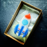 ロケットのブローチ☆ご注文前に在庫があるかメールでお問い合わせください