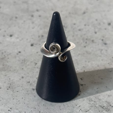 Guruguru Vine Ring