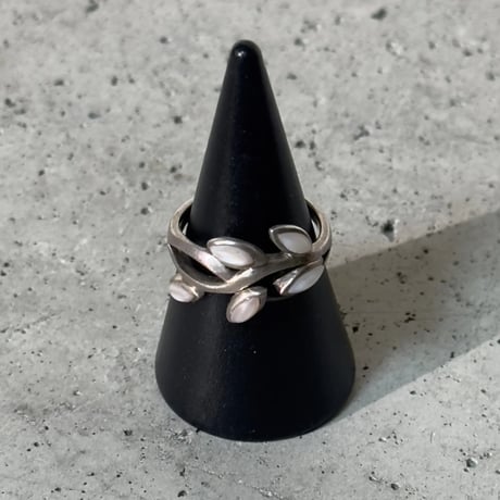 White Leaf Ring