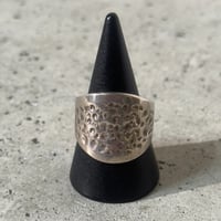 Dent Design Ring