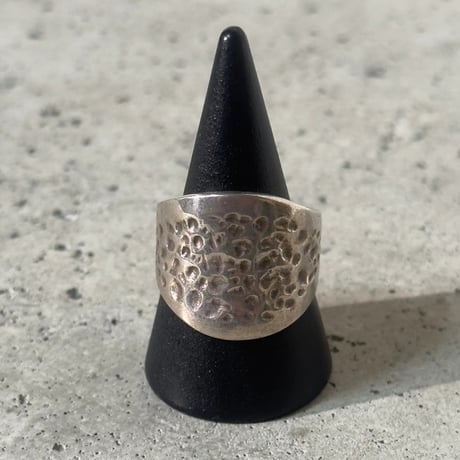 Dent Design Ring