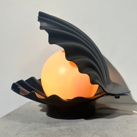 Black Touch Shell Lamp