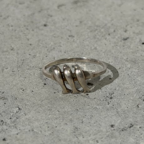 Three Dolphins Ring