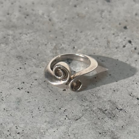 Guruguru Vine Ring