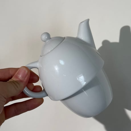 Monochrome Pot
