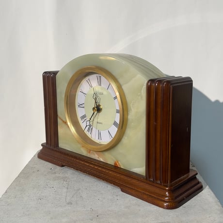 Onyx Retro Clock