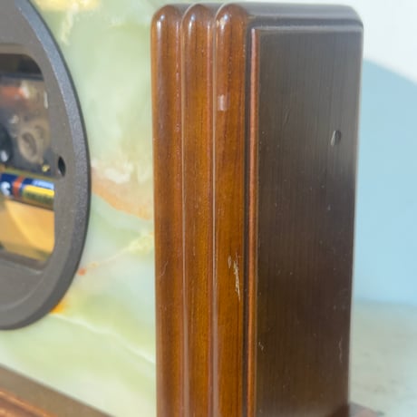 Onyx Retro Clock