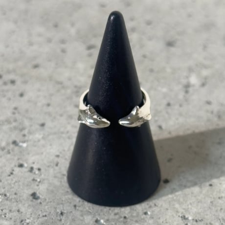Double Dolphin Ring