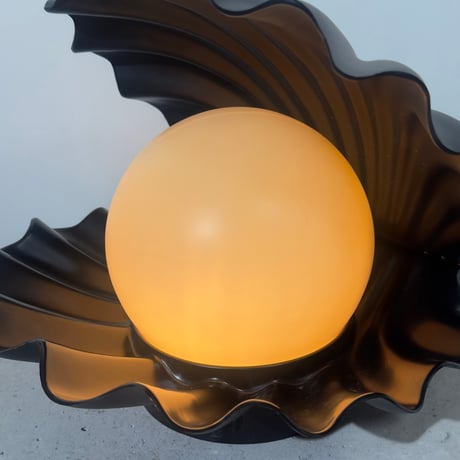 Black Touch Shell Lamp