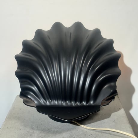 Black Touch Shell Lamp