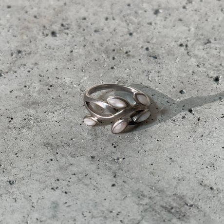 White Leaf Ring
