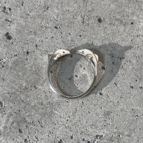 Double Dolphin Ring