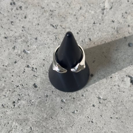 Double Dolphin Ring
