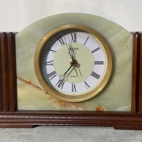 Onyx Retro Clock