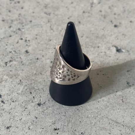 Dent Design Ring